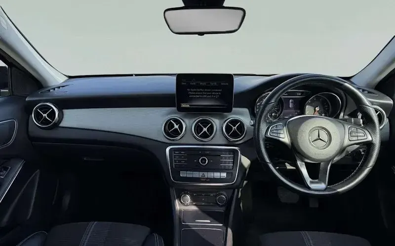 Used Mercedes GLA180 Urban 122 HP (89 kW) 2019 Black SUV