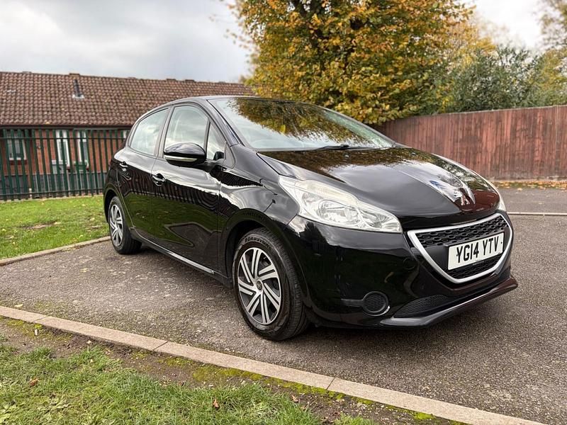 Used Peugeot 208 Access 82 HP (60 kW) 2014 Black Hatchback