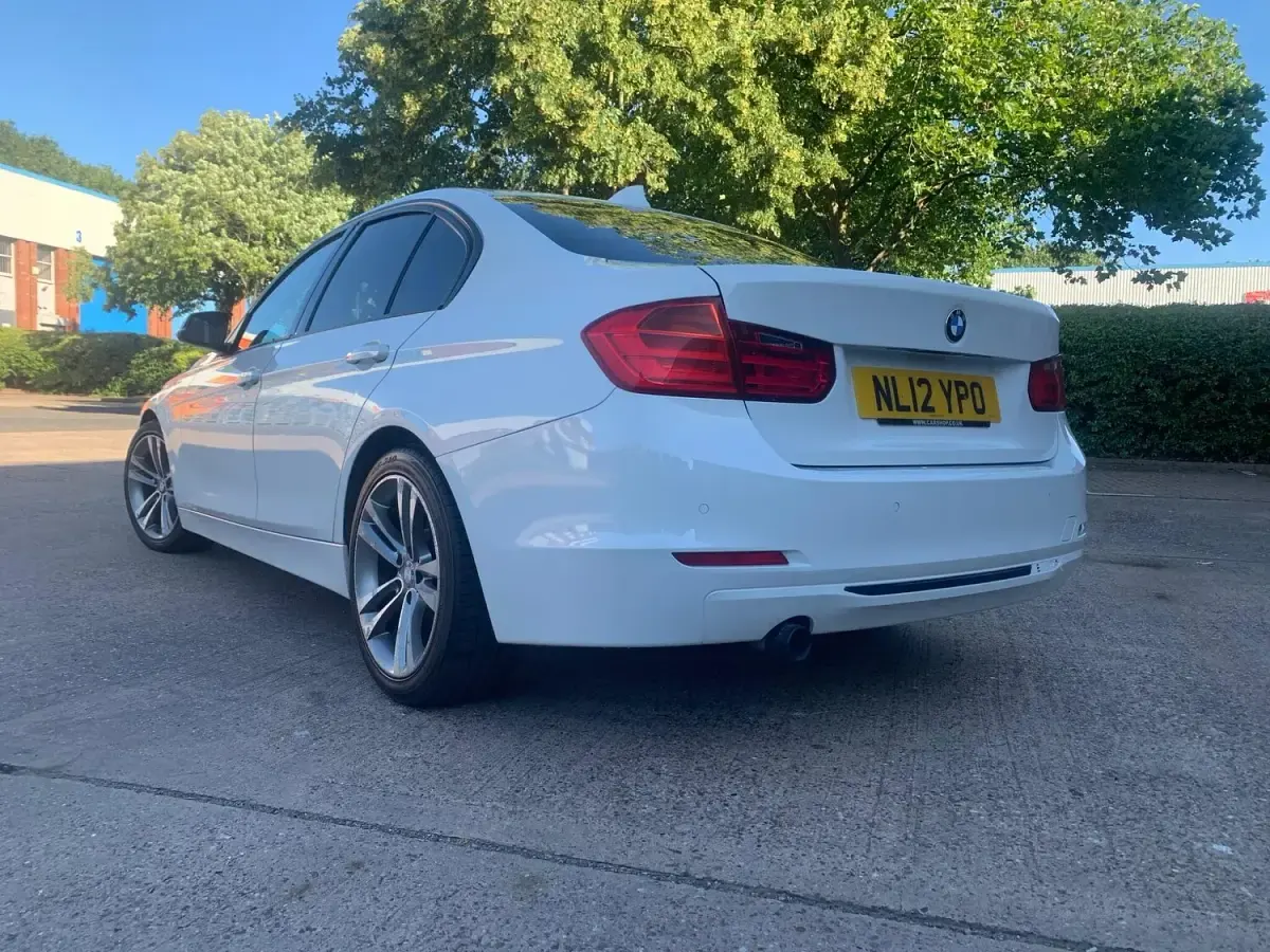 Used BMW 320 Sport Line 184 HP (135 kW) 2012 White Sedan