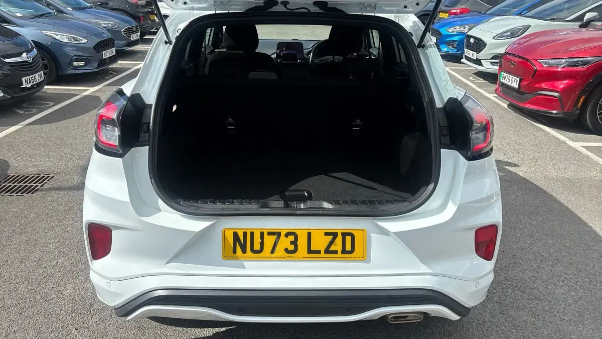 Used Ford Puma ST-Line 125 HP (91 kW) 2023 Frozen white (solid colour) SUV