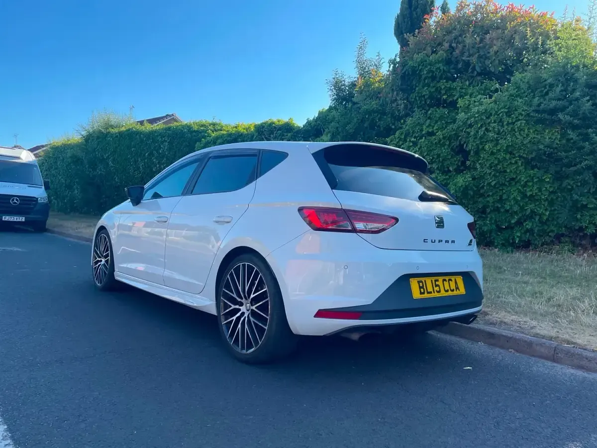 Used Seat Leon CUPRA 280 HP (205 kW) 2015 White Hatchback