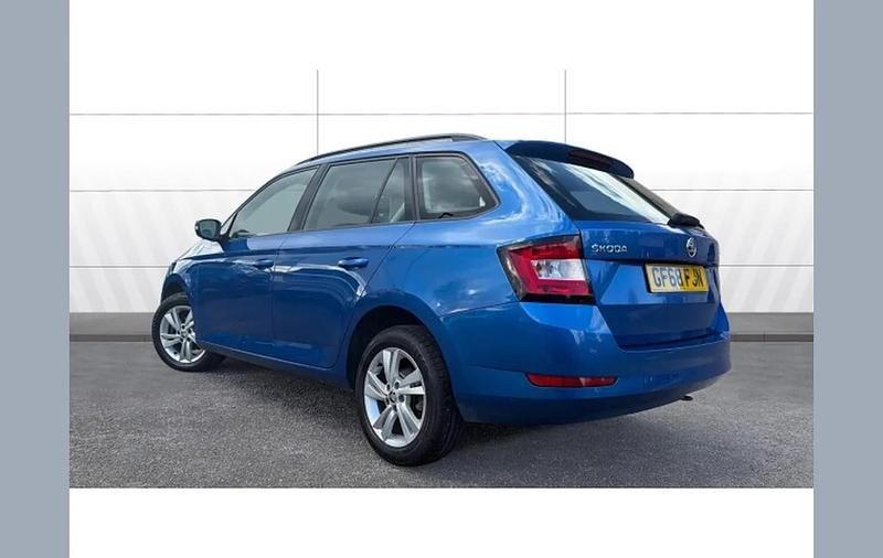 Used Skoda Fabia SE 95 HP (69 kW) 2018 Blue Estate
