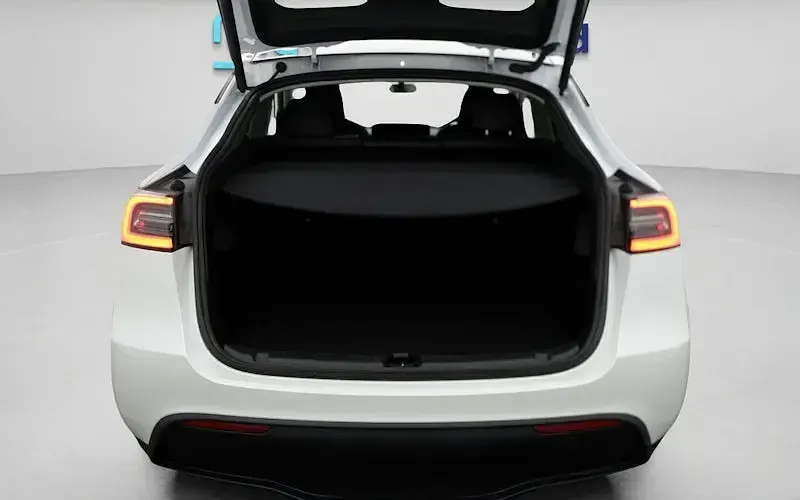 Used Tesla Model Y Long Range AWD 378 kW (514 HP) 2023 White SUV