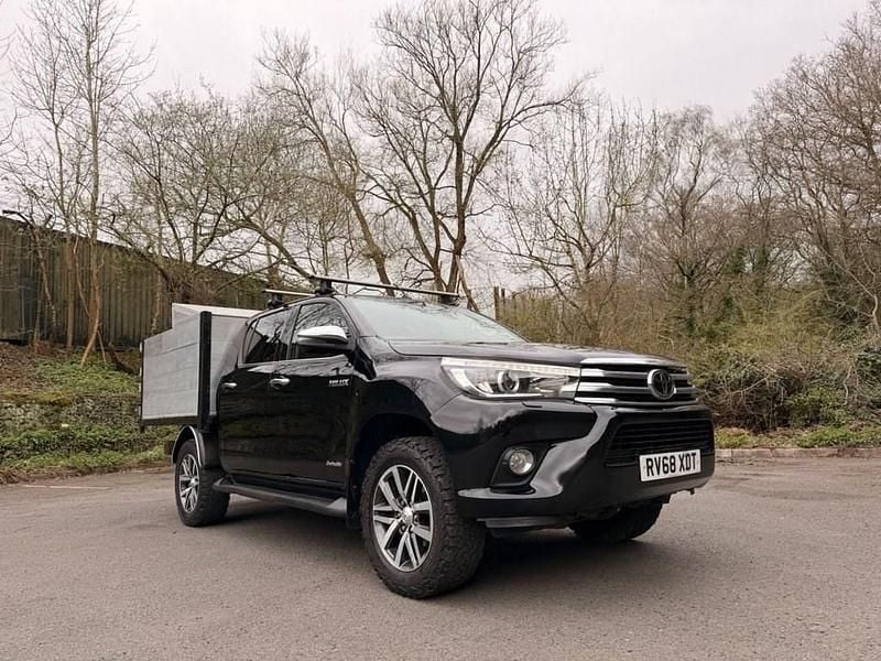 Used Toyota HiLux 150 HP (110 kW) 2018 Black Pickup