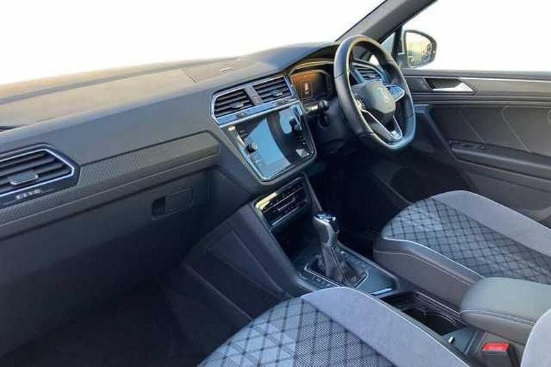 Used VW Tiguan R-line 150 HP (110 kW) 2022 Pure white SUV