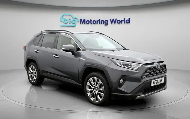 Second-hand Toyota RAV4 218 CP (160 kW) 2025 SUV