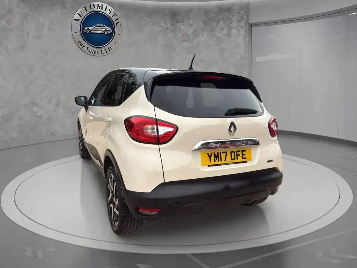 Used Renault Captur Dynamique 90 HP (66 kW) 2017 Cream/black SUV
