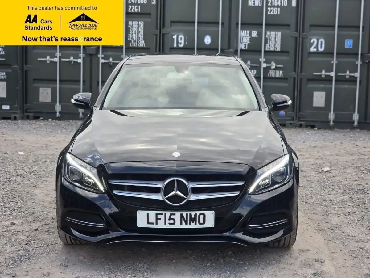 Usado Mercedes C220 Premium 170 CV (125 kW) 2015 Negro Berlina