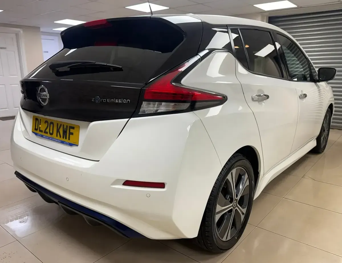 Used Nissan Leaf N-Connecta 110 kW (150 HP) 2020 White Hatchback