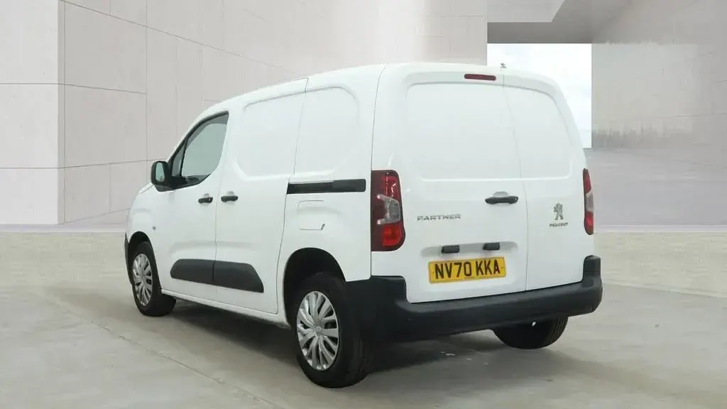 Used Peugeot Partner 100 HP (73 kW) 2021 White MPV