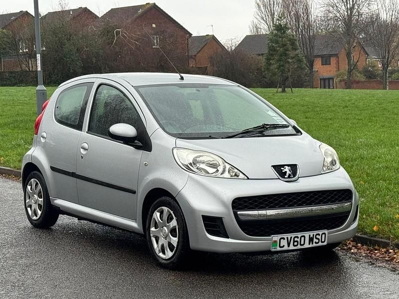 Used Peugeot 107 68 HP (50 kW) 2010 Silver Hatchback