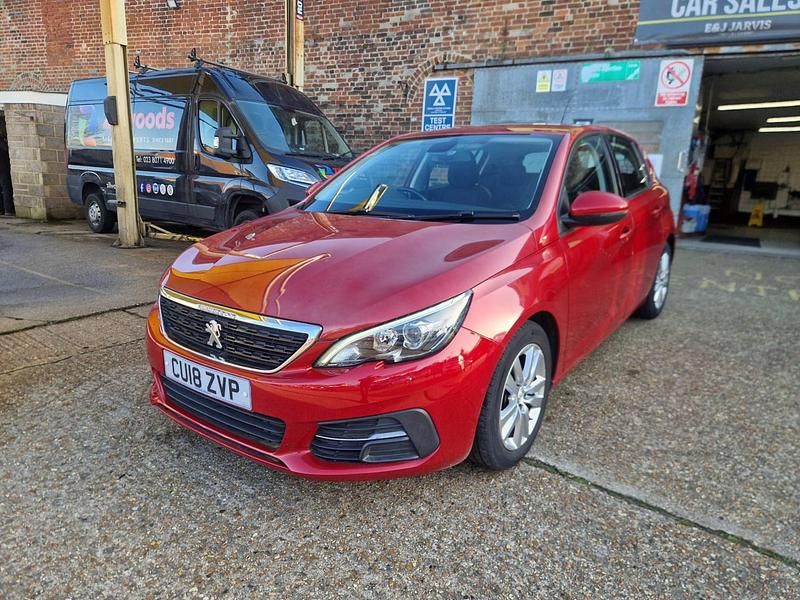 Used Peugeot 308 Active 120 HP (88 kW) 2018 Red Hatchback