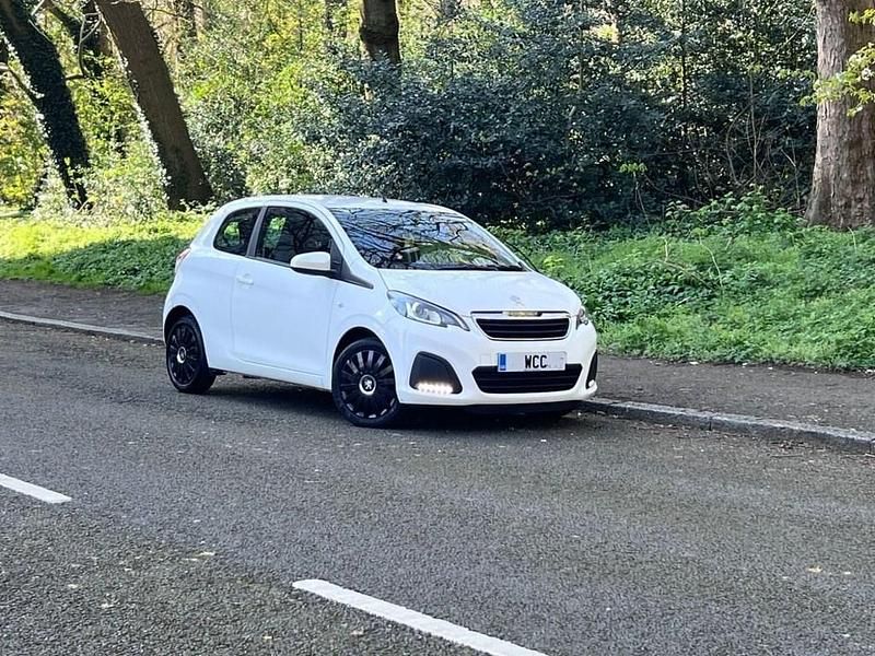 Used Peugeot 108 Active 68 HP (50 kW) 2015 White Hatchback