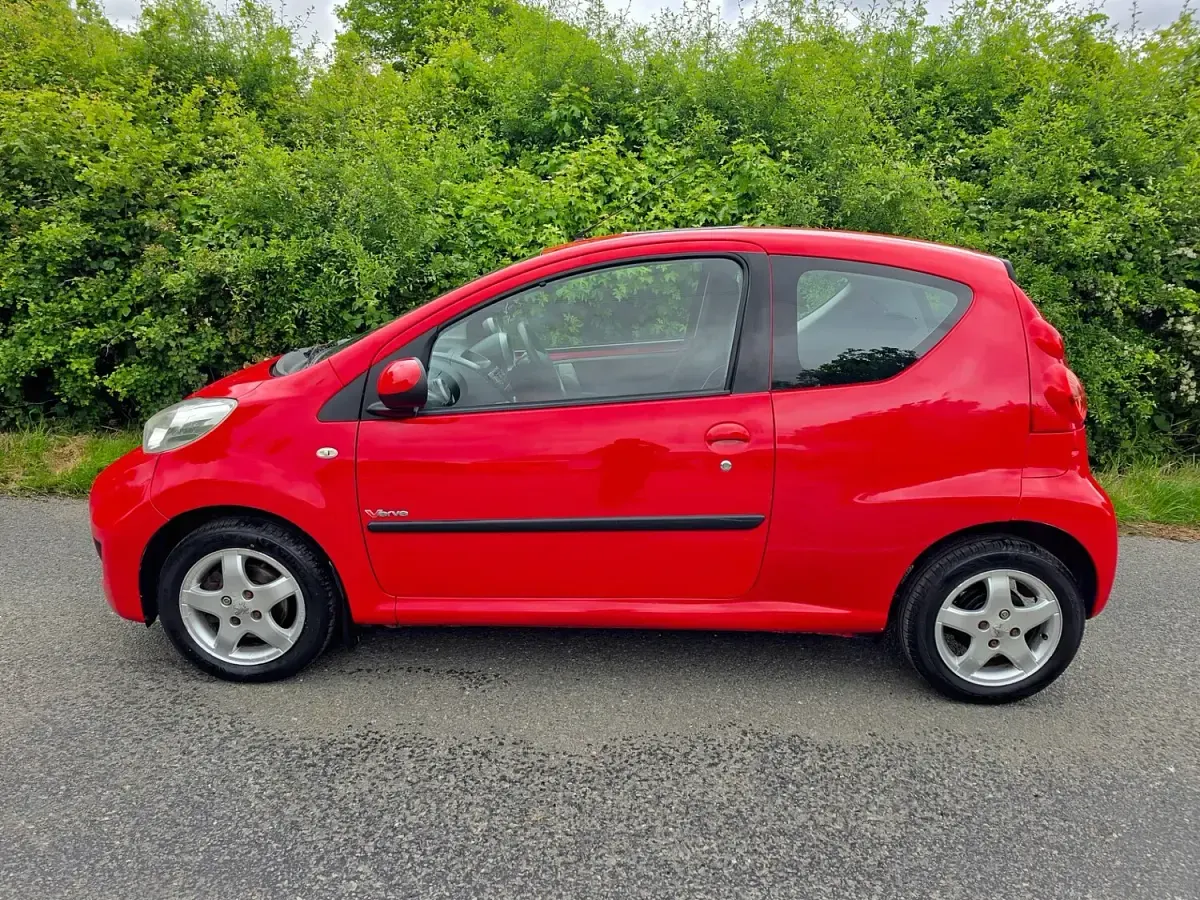 Used Peugeot 107 68 HP (50 kW) 2009 Red Hatchback