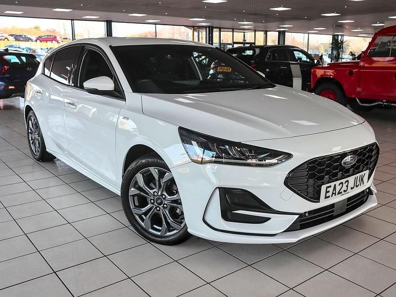 Used Ford Focus ST-Line 125 HP (91 kW) 2023 White Hatchback