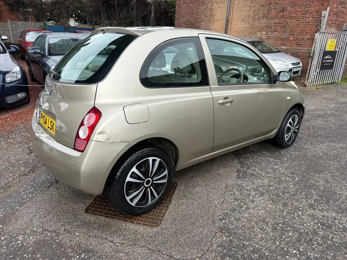 Used Nissan Micra SE 2004 Gold Hatchback