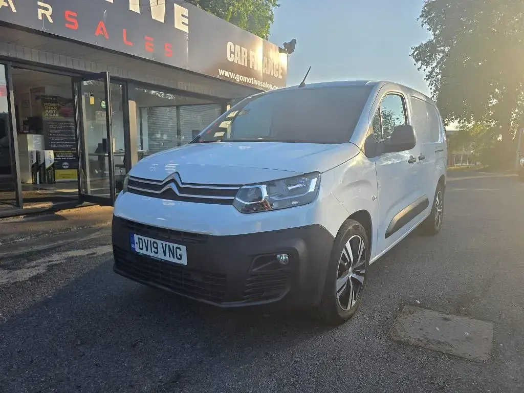 Used Citroën Berlingo 130 HP (95 kW) 2019 White MPV