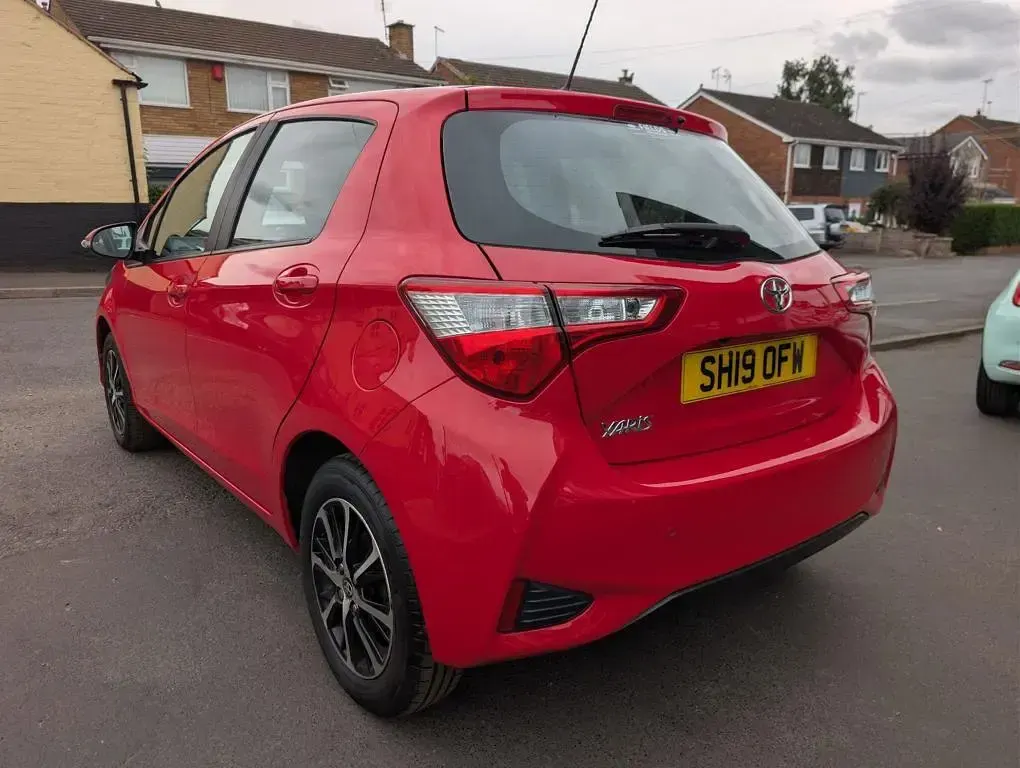 Used Toyota Yaris 107 HP (78 kW) 2019 Red Hatchback