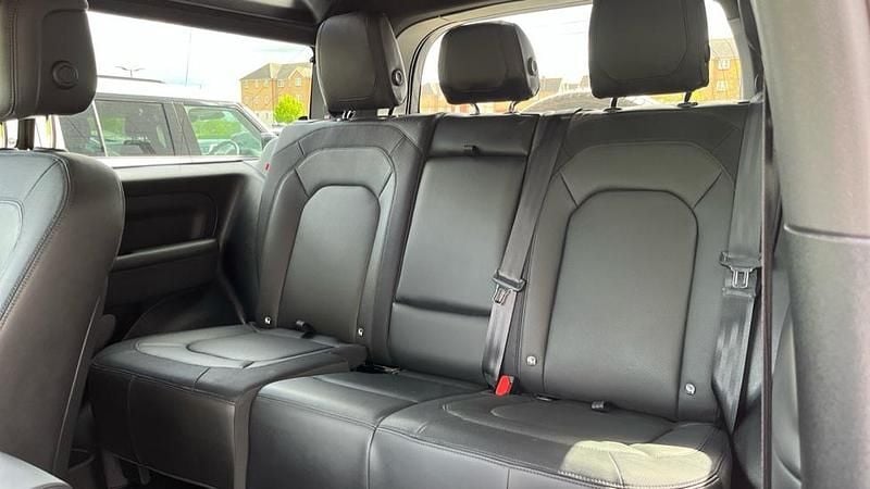 Usado Land Rover Defender HSE Dynamic 249 HP (183 kW) 2023 Cinzento SUV