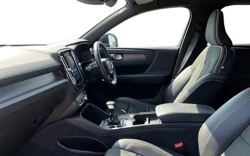 Used Volvo XC40 R-Design 163 HP (119 kW) 2021 White SUV