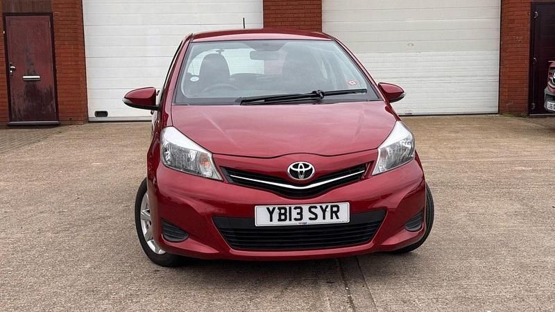 Used Toyota Yaris 2013 Red Hatchback