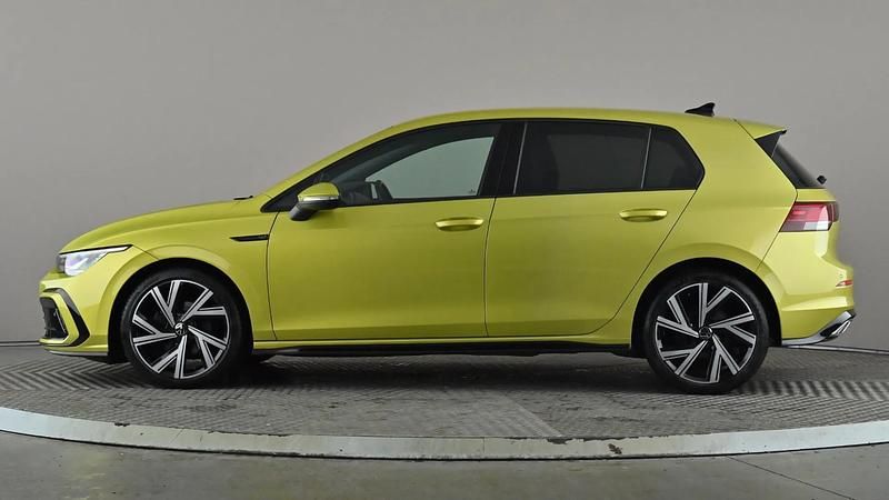 Used VW Golf VIII R-line 150 HP (110 kW) 2022 Yellow Hatchback