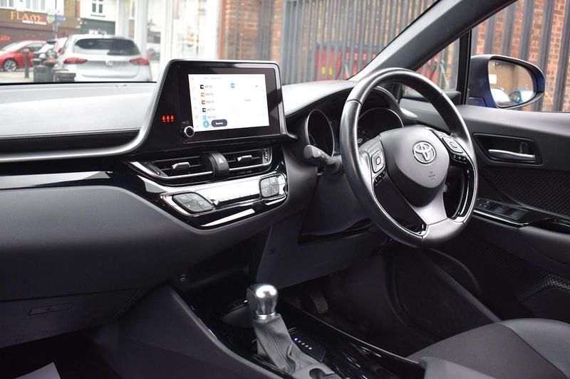 Used Toyota C-HR Design 122 HP (89 kW) 2023 Blue SUV