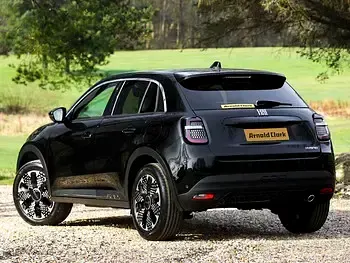 Neu Fiat 600 La Prima 100 PS (73 kW) 2026 Schwarz SUV