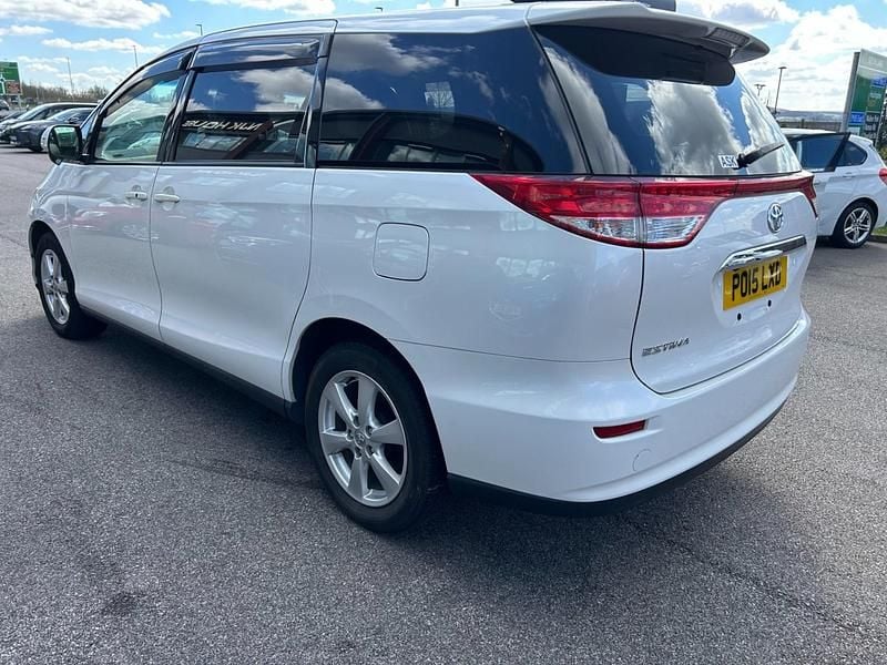 Usado Toyota Estima 2015 Blanco Monovolumen