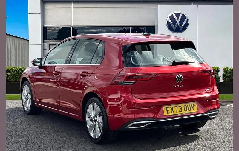 Used VW Golf VIII Style 147 HP (108 kW) 2023 Red Hatchback