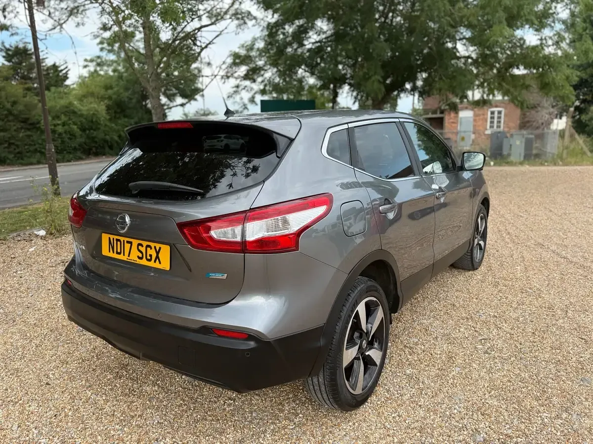 Used Nissan Qashqai N-Connecta 115 HP (84 kW) 2017 Grey SUV