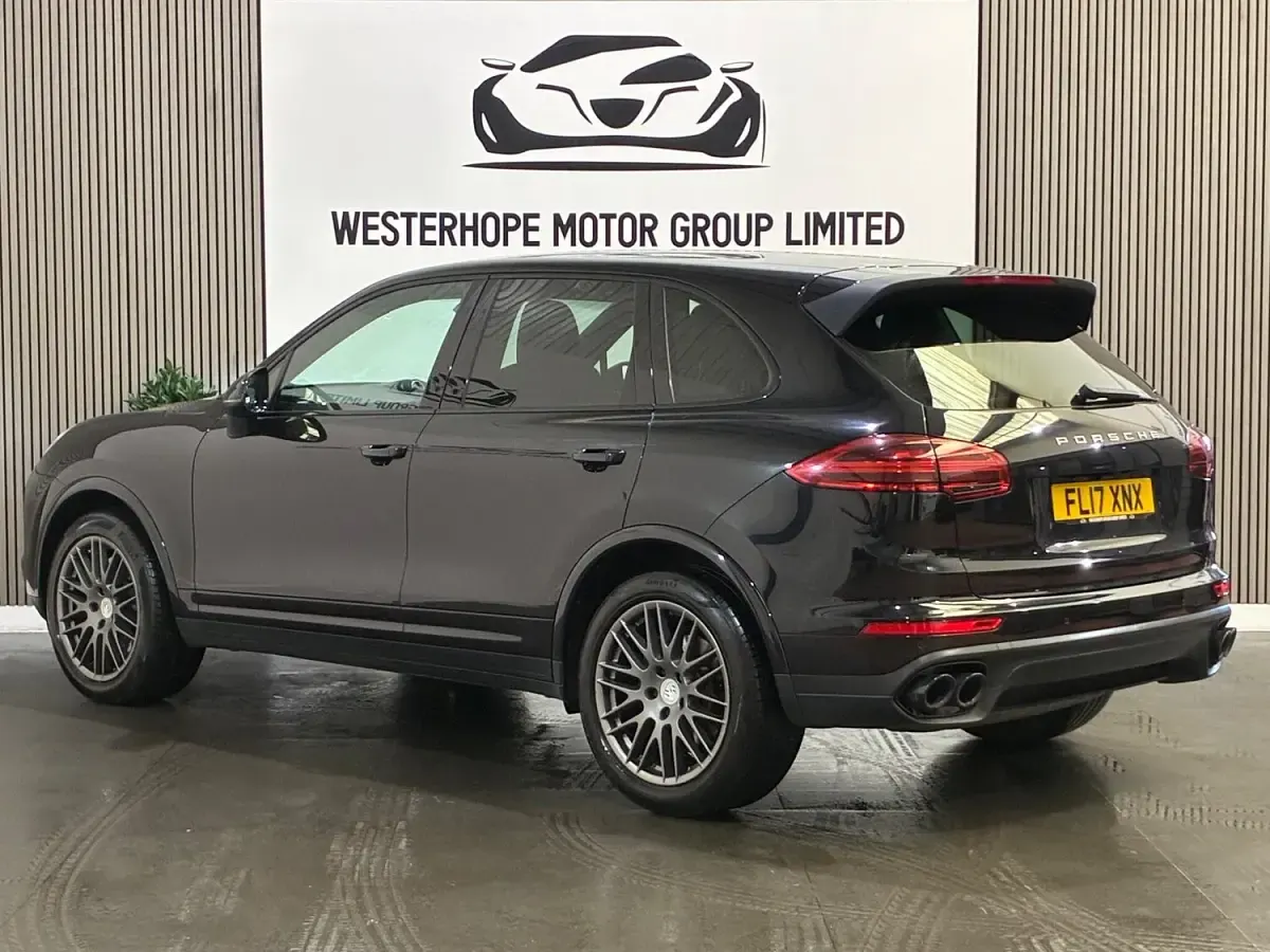 Used Porsche Cayenne Platinum Edition 262 HP (192 kW) 2017 Black SUV
