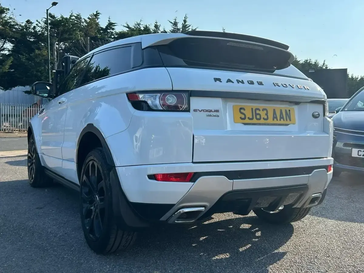 Used Land Rover Range Rover evoque Dynamic 2013 White SUV
