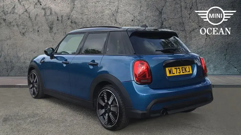Usado Mini Cooper Exclusive 134 CV (98 kW) 2024 Azul Utilitario