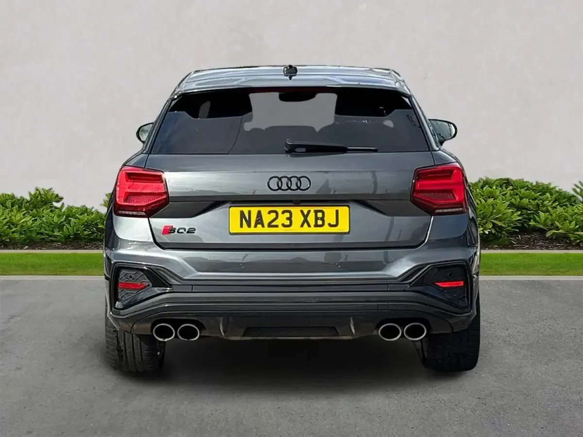 Begagnad Audi Q2 Design 300 HK (220 kW) 2023 Grå SUV