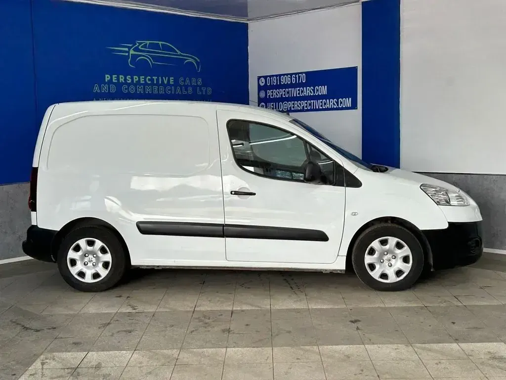 Used Peugeot Partner 74 HP (54 kW) 2014 White