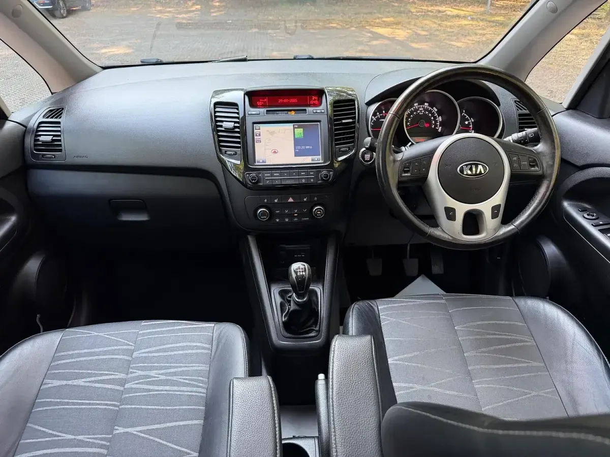 Used Kia Venga 128 HP (94 kW) 2015 Red Hatchback