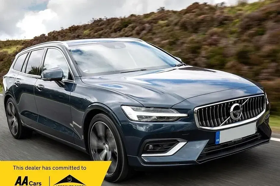 Begagnad Volvo V60 Momentum 2019 Blå Kombi