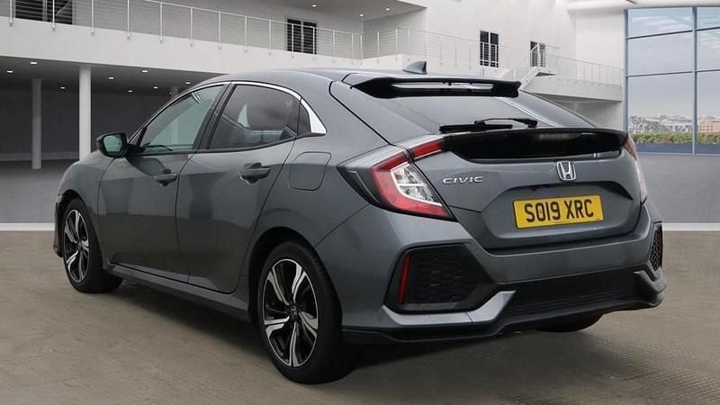 Used Honda Civic SR 126 HP (92 kW) 2019 Polished metal grey Hatchback
