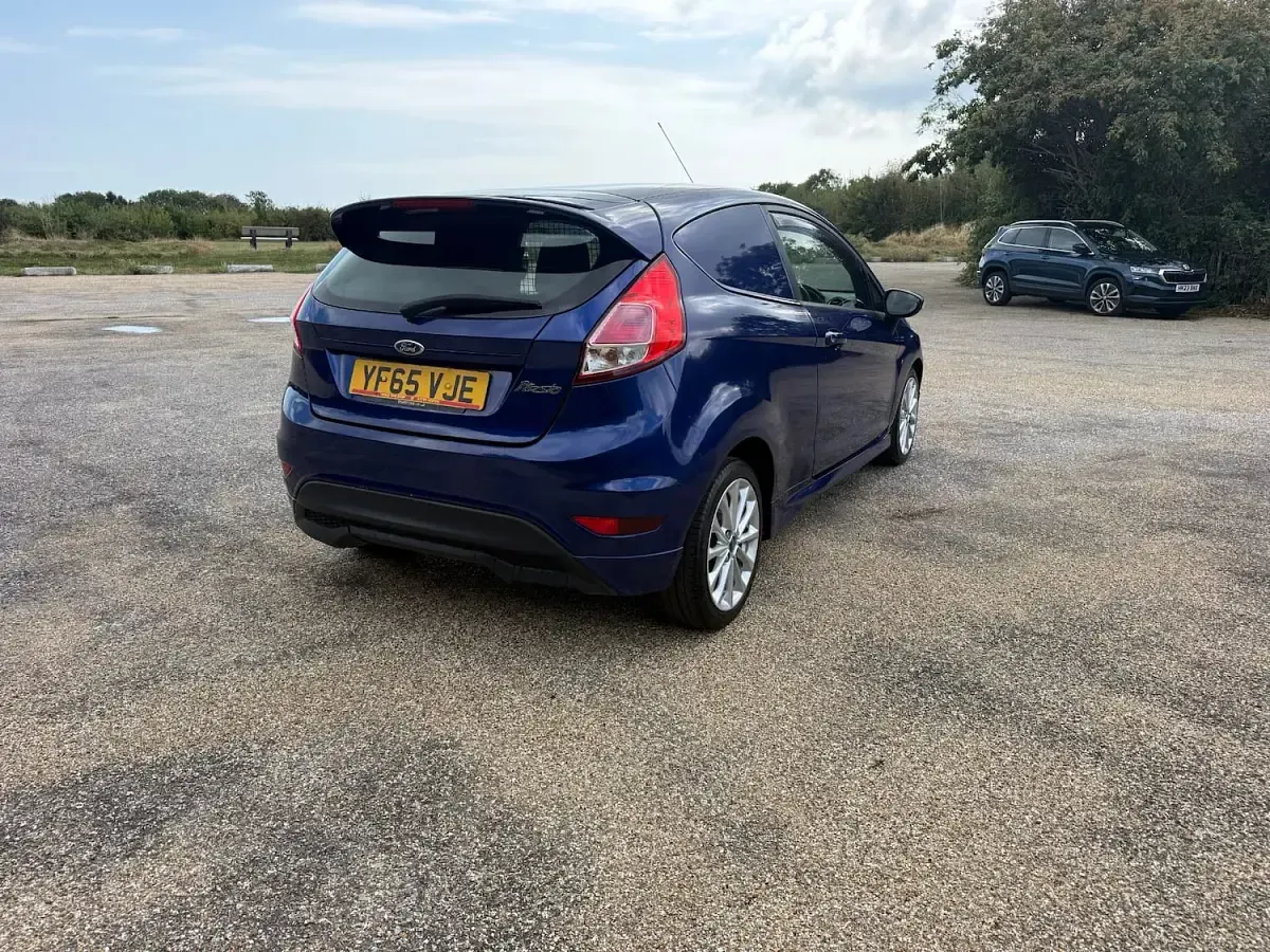 Used Ford Fiesta Sport 75 HP (55 kW) 2015 Blue Hatchback