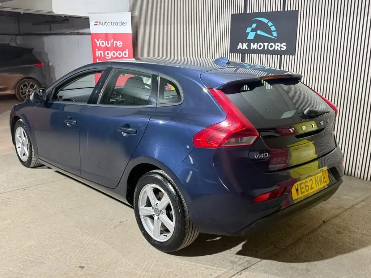 Usado Volvo V40 115 CV (84 kW) 2013 Azul Utilitario