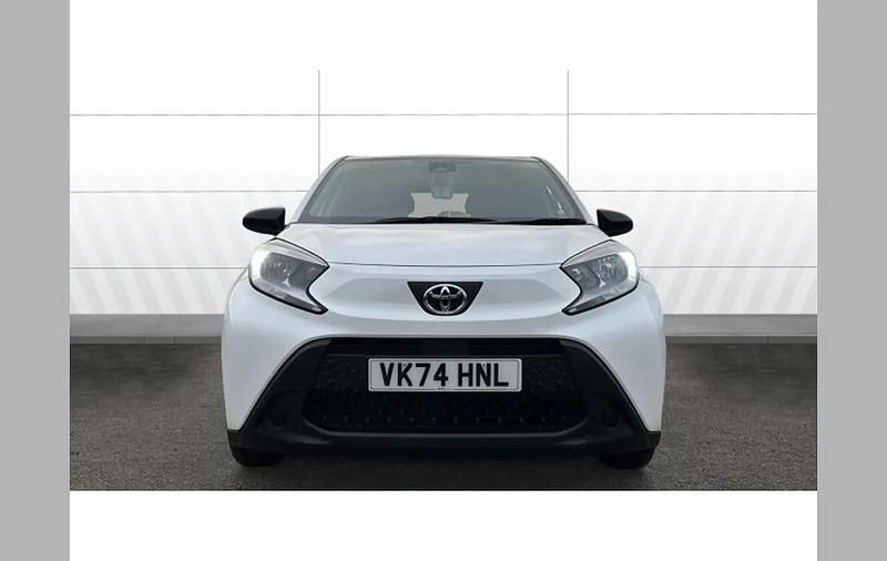Used Toyota Aygo X PURE 72 HP (52 kW) 2024 White SUV
