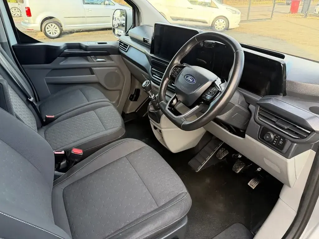 Used Ford Transit Custom Limited 136 HP (100 kW) 2024 Silver Van