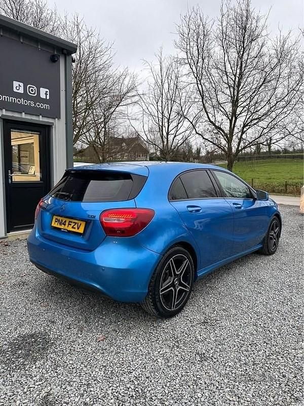 Used Mercedes A180 SE 2014 Blue Hatchback