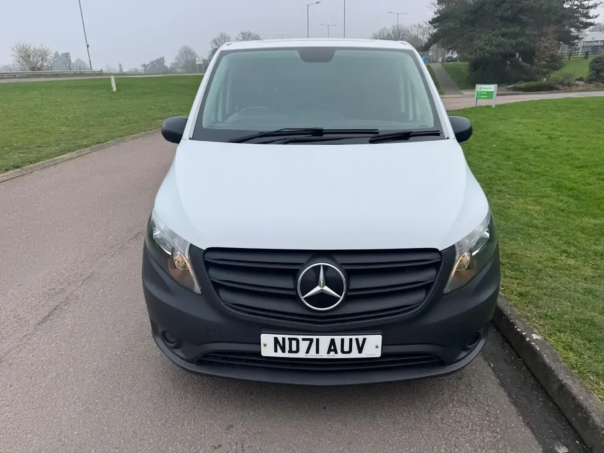 Used Mercedes Vito Progressive 134 HP (98 kW) 2021 White Van