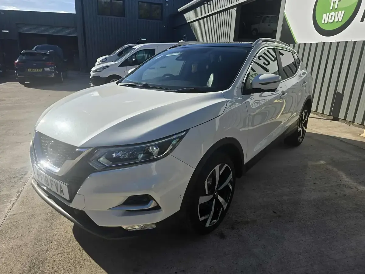 Used Nissan Qashqai Tekna 2018 White SUV