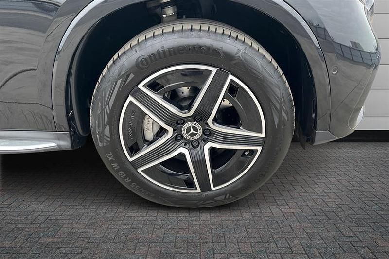 Second-hand Mercedes GLC300e AMG line 313 CP (230 kW) 2025 Negru Break