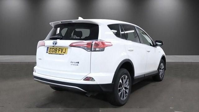 Used Toyota RAV4 197 HP (144 kW) 2018 White SUV