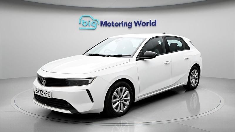 Used Vauxhall Astra Design Edition 129 HP (94 kW) 2022 White Hatchback