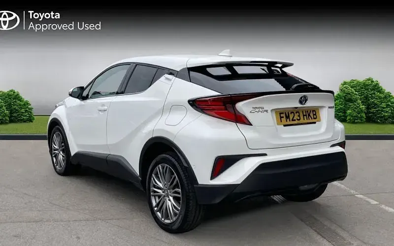 Used Toyota C-HR 122 HP (89 kW) 2023 White SUV